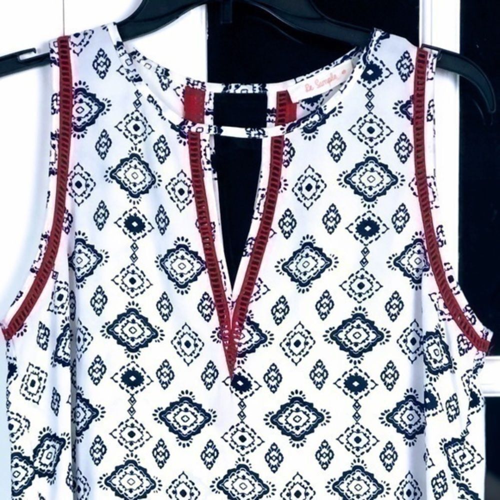 Black, white & red print sleeveless tank size S